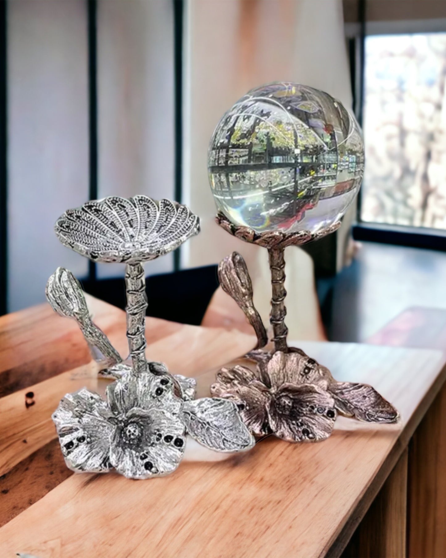 Daisy Metal Sphere Stand